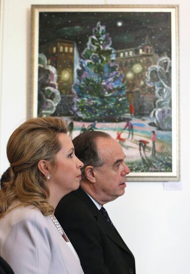 Svetlana Medvedev opens "Window to Russia" exhibition in Paris