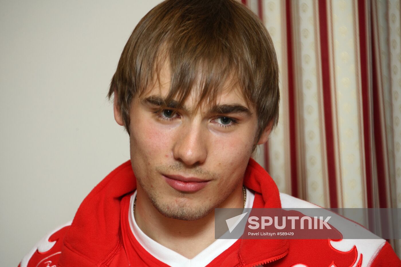 Anton Shipulin arrives in Yekaterinburg