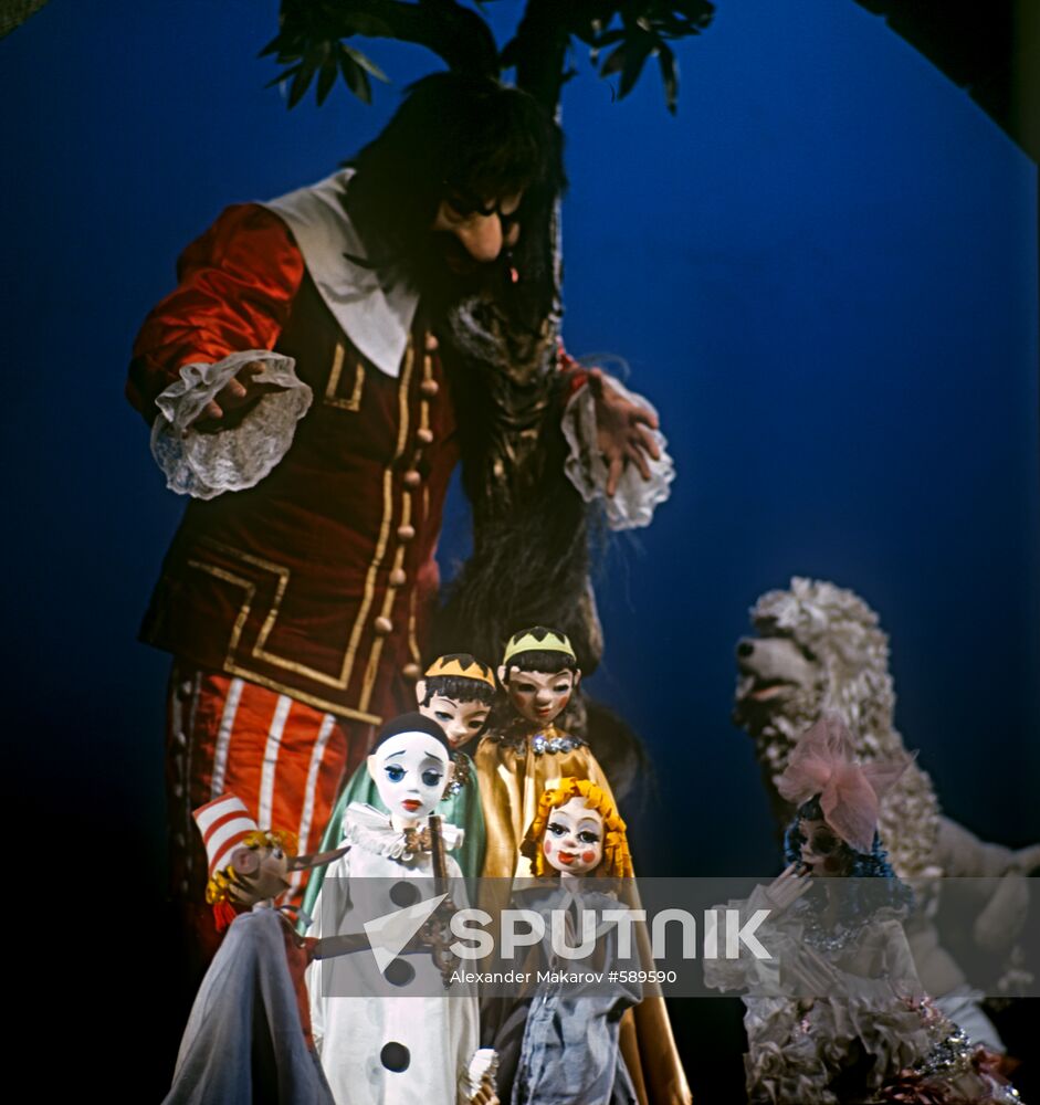 Karabas and puppets