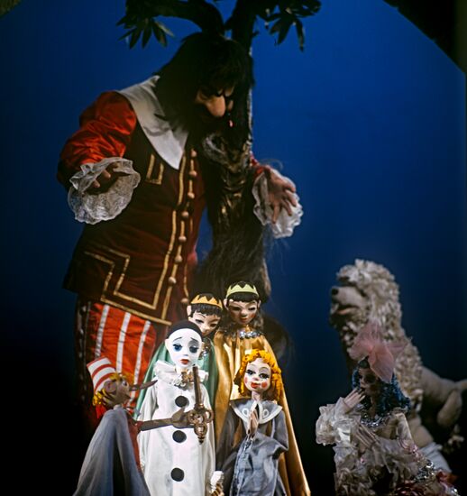 Karabas and puppets