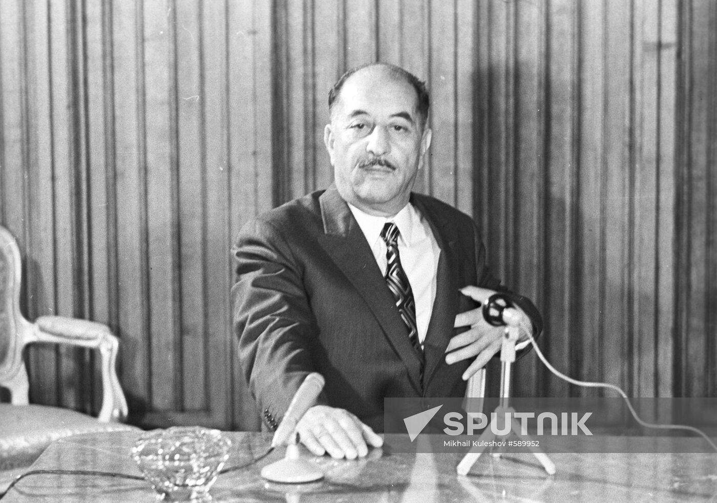 Ahmed Hassan al-Bakr interviewed by Soviet journalists