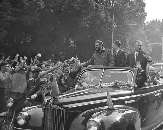 Tashkent natives meeting Fidel Castro