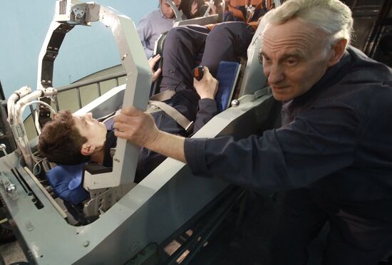 Preparing cosmonaut for tests at TsF-18 centrifuge