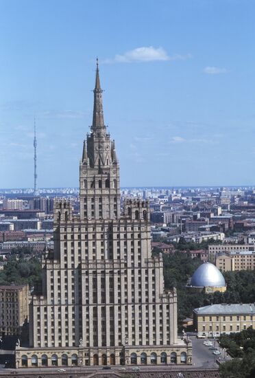 Residential building on Ploshchad Vosstaniya in Moscow