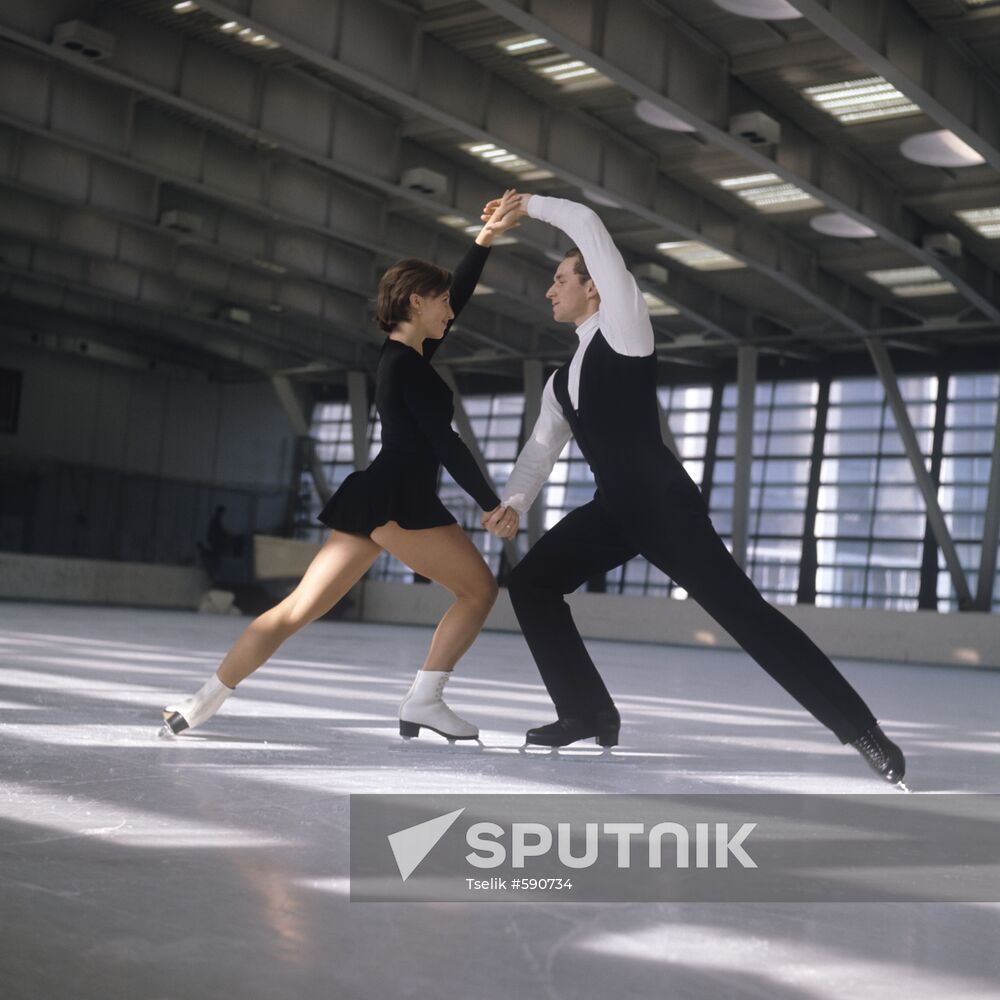 Figure Scaters Liudmila Smirnova and Alexey Ulanov