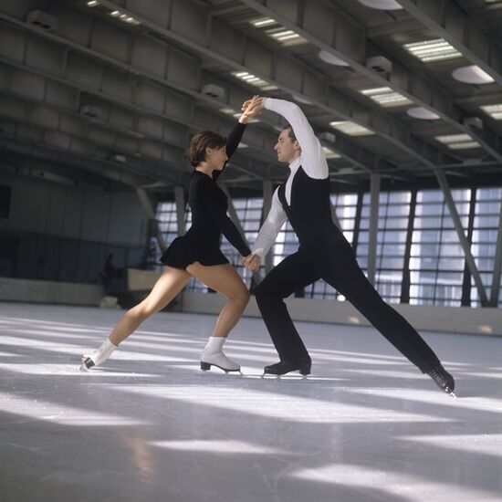Figure Scaters Liudmila Smirnova and Alexey Ulanov
