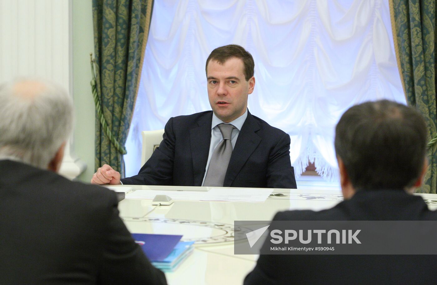 Dmitry Medvedev meets leaders of United Russia