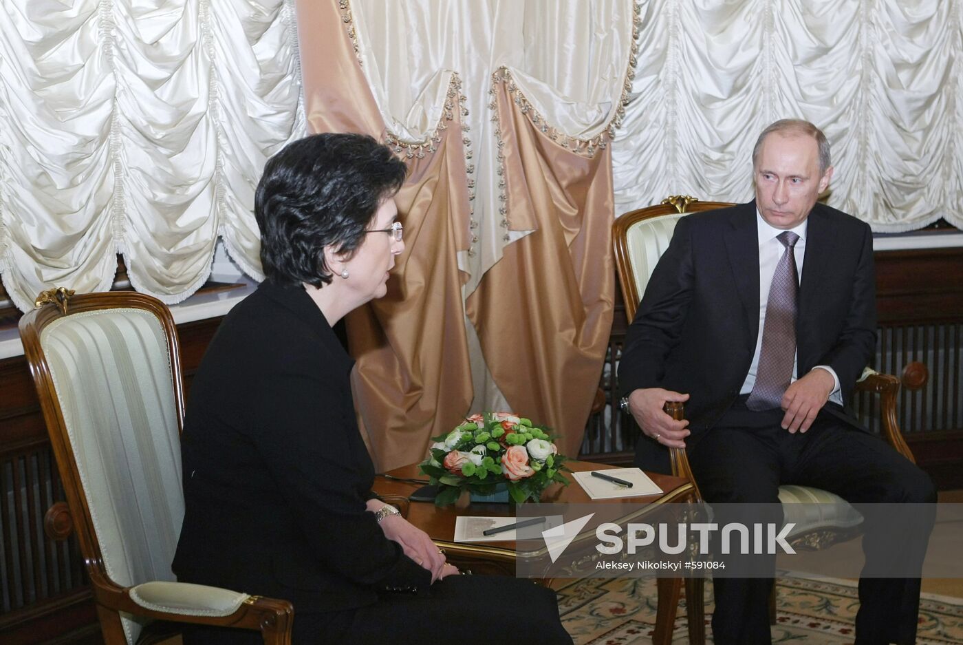 Vladimir Putin meets with Nino Burdzhanadze in Moscow