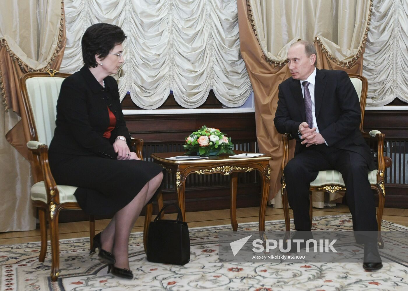 Vladimir Putin meets with Nino Burdzhanadze in Moscow