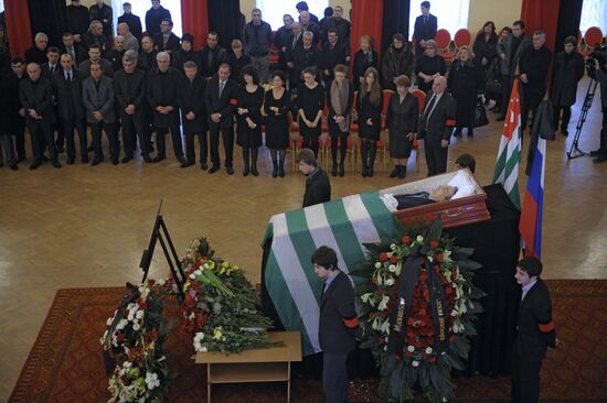 People pay last respects to Vladislav Ardzinba
