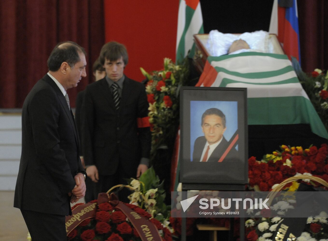 People pay last respects to Vladislav Ardzinba