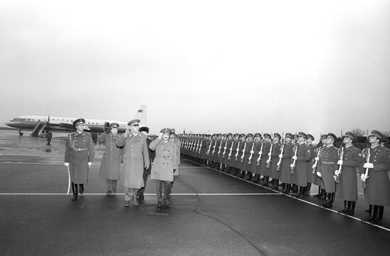 Syrian Defense Minister, M. Tlas, arriving to Moscow