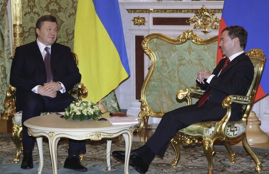 Dmitry Medvedev and Viktor Yanukovych