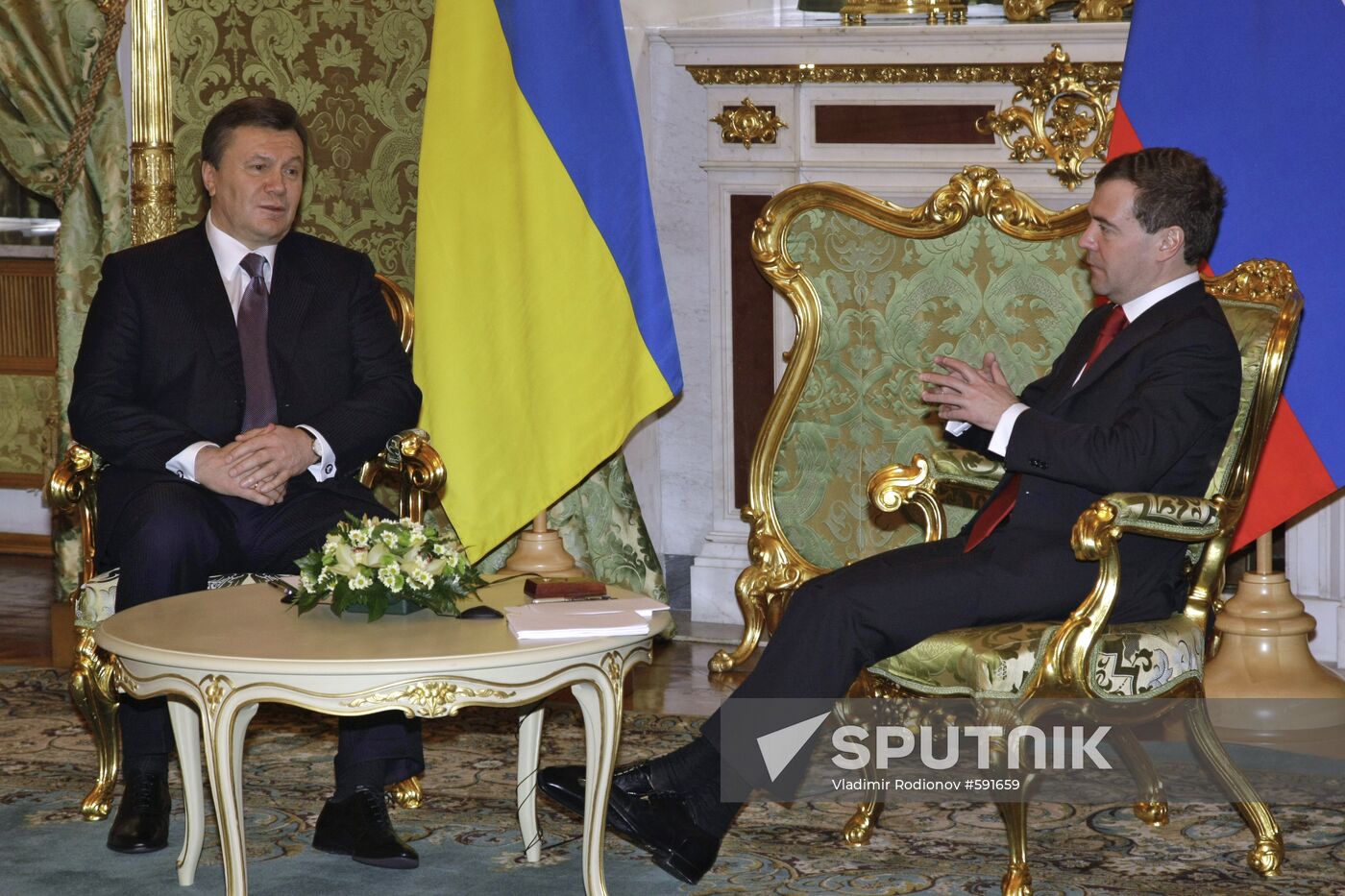 Dmitry Medvedev and Viktor Yanukovych
