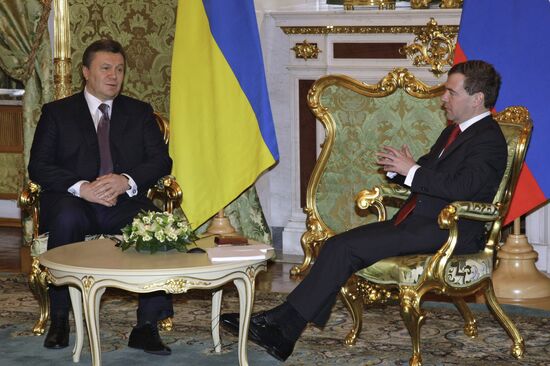 Dmitry Medvedev and Viktor Yanukovych