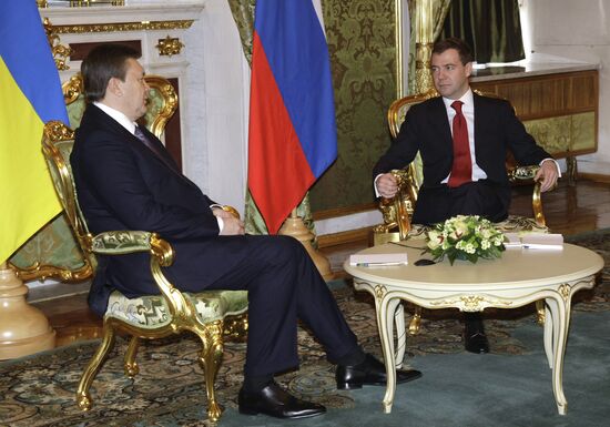 Dmitry Medvedev and Viktor Yanukovych