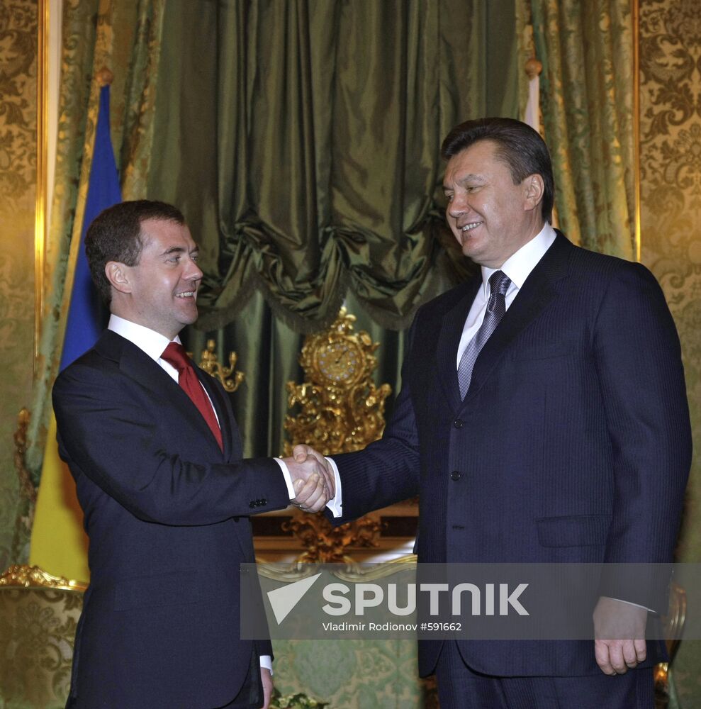 Dmitry Medvedev and Viktor Yanukovych
