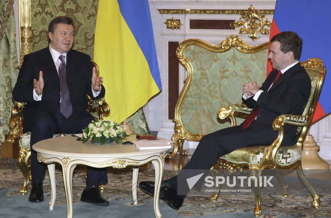 Dmitry Medvedev and Viktor Yanukovych