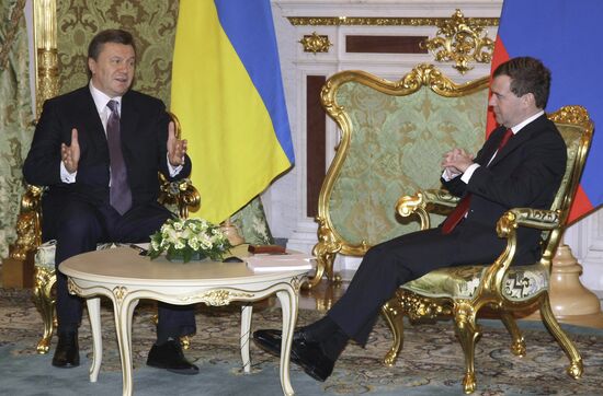 Dmitry Medvedev and Viktor Yanukovych