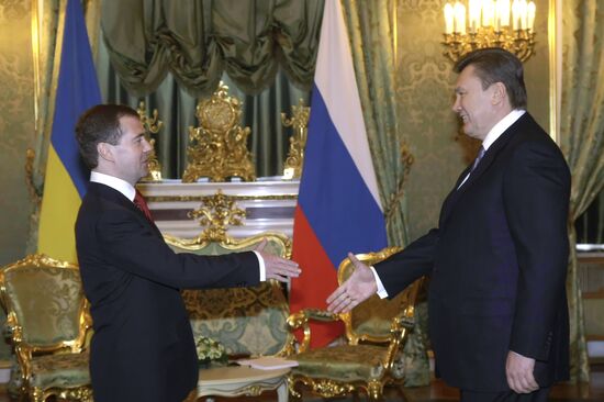 Dmitry Medvedev and Viktor Yanukovych