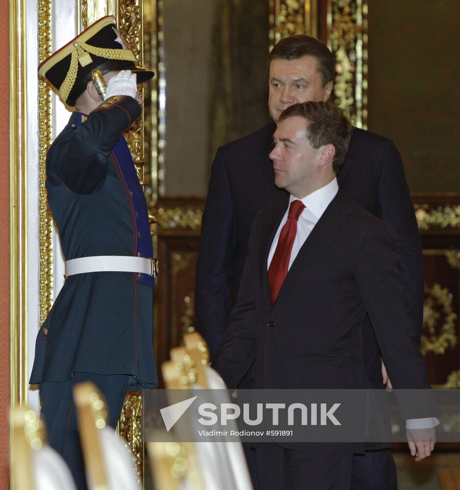 Dmitry Medvedev, Viktor Yanukovych