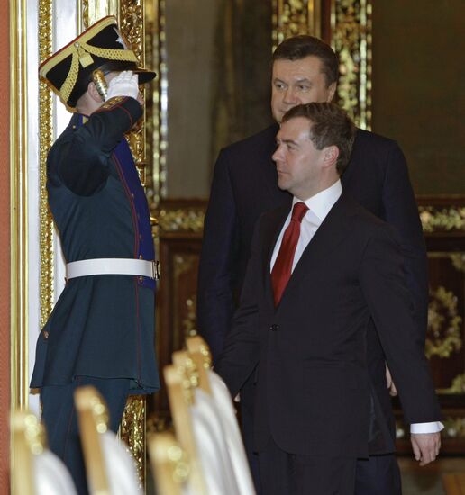 Dmitry Medvedev, Viktor Yanukovych