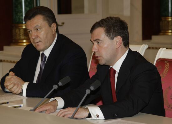 Dmitry Medvedev, Viktor Yanukovych