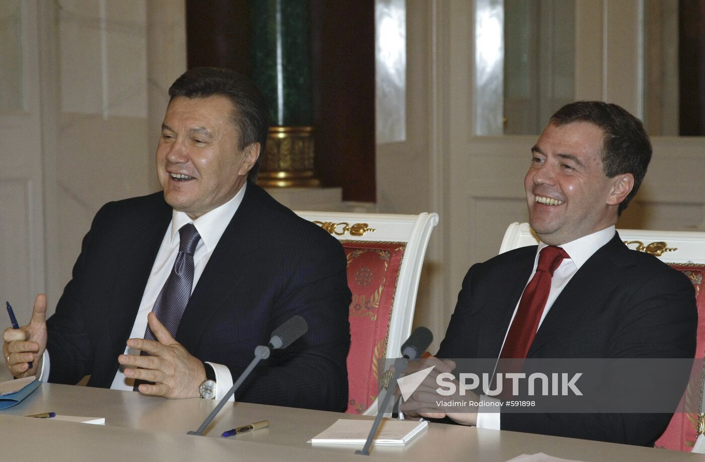 Dmitry Medvedev, Viktor Yanukovych