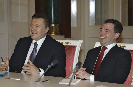 Dmitry Medvedev, Viktor Yanukovych