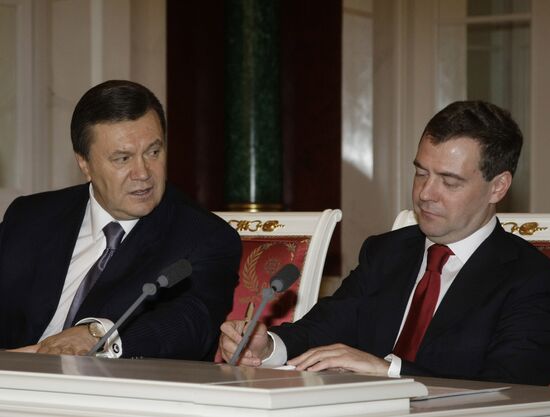 Dmitry Medvedev, Viktor Yanukovych