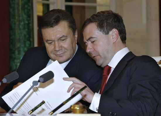 Dmitry Medvedev, Viktor Yanukovych