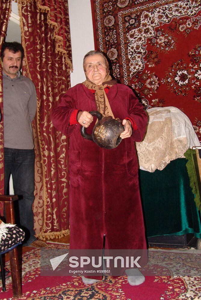 Sakinat Khanapiyeva, world's strongest woman