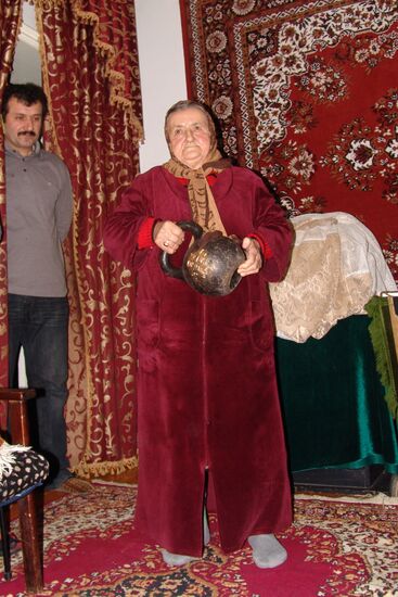 Sakinat Khanapiyeva, world's strongest woman