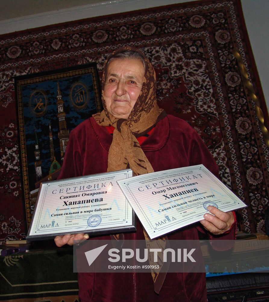 Sakinat Khanapiyeva, world's strongest woman