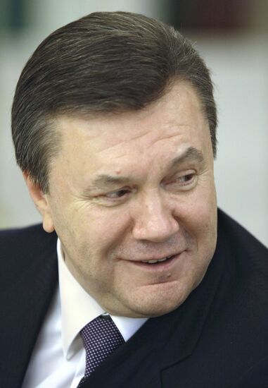 Dmitry Medvedev, Viktor Yanukovych