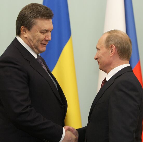 Vladimir Putin meets witn Viktor Yanukovych