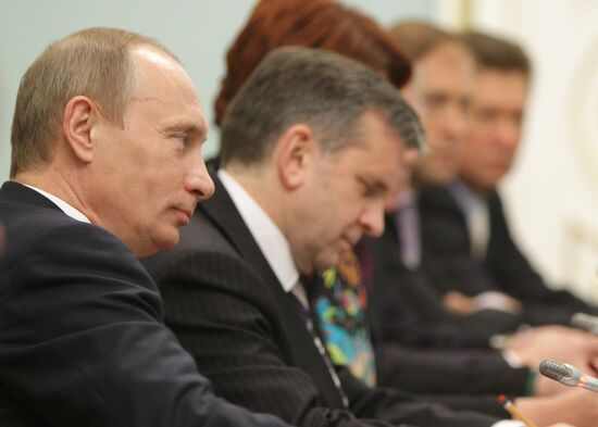 Vladimir Putin meets witn Viktor Yanukovych