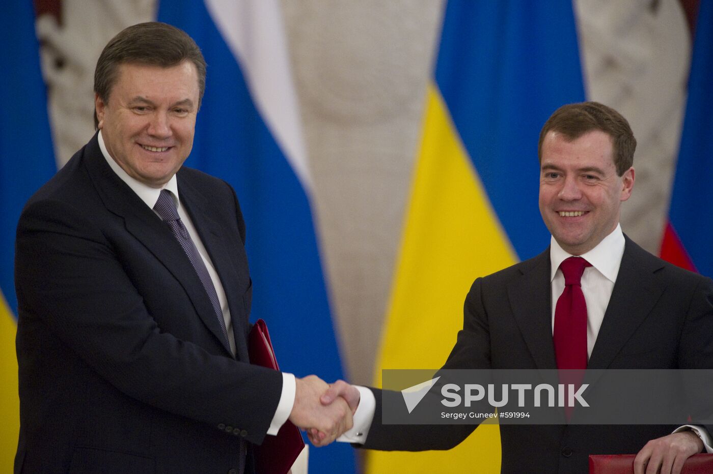 Dmitry Medvedev, Viktor Yanukovych