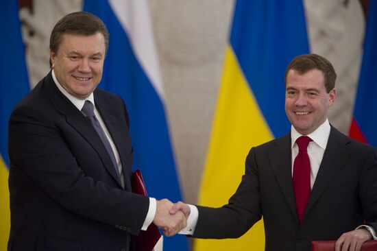 Dmitry Medvedev, Viktor Yanukovych