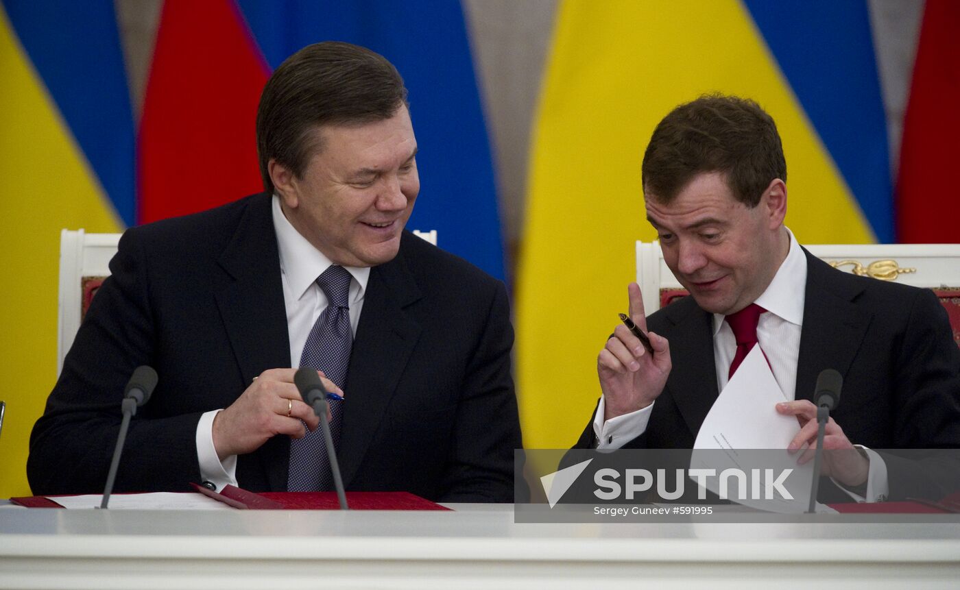 Dmitry Medvedev, Viktor Yanukovych