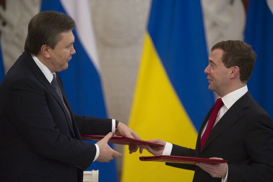 Dmitry Medvedev, Viktor Yanukovych