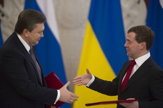 Dmitry Medvedev, Viktor Yanukovych