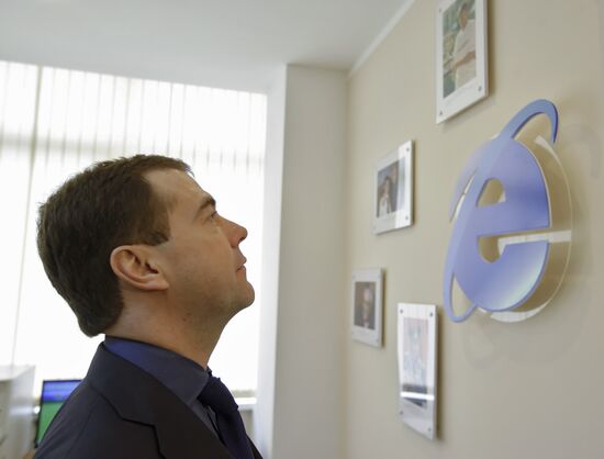 Dmitry Medvedev visits Sochi secondary school