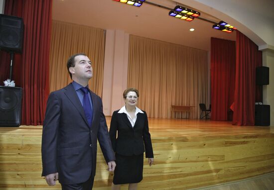 Dmitry Medvedev visits Sochi secondary school