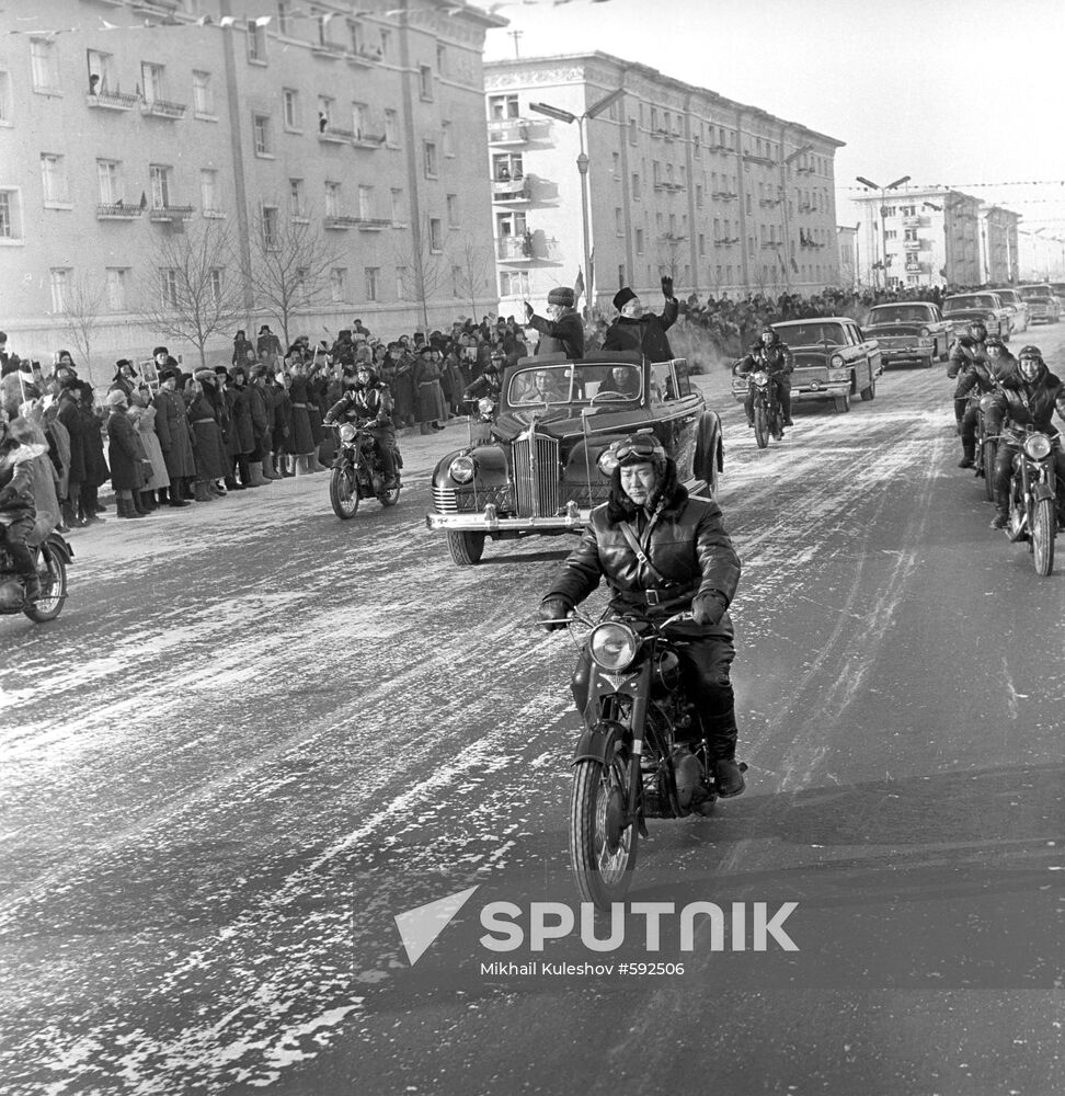 Ulan Bator residents greeting Soviet state delegation
