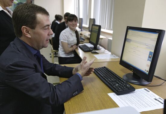Dmitry Medvedev visits Sochi secondary school