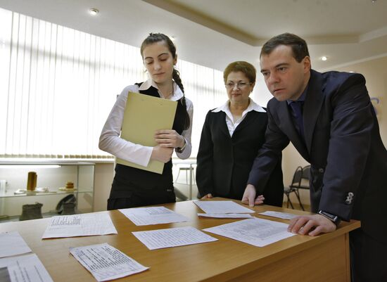 Dmitry Medvedev visits Sochi secondary school
