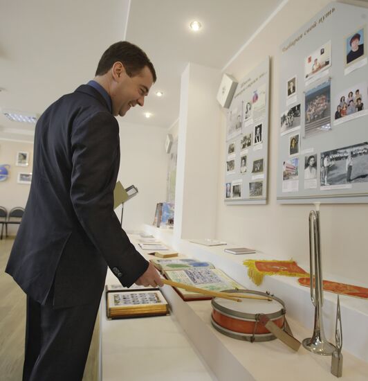 Dmitry Medvedev visits Sochi secondary school