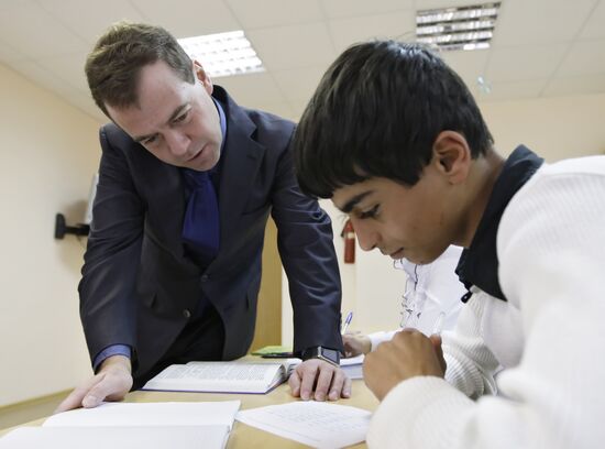 Dmitry Medvedev visits Sochi secondary school