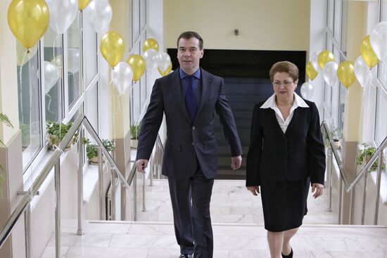 Dmitry Medvedev visits Sochi secondary school